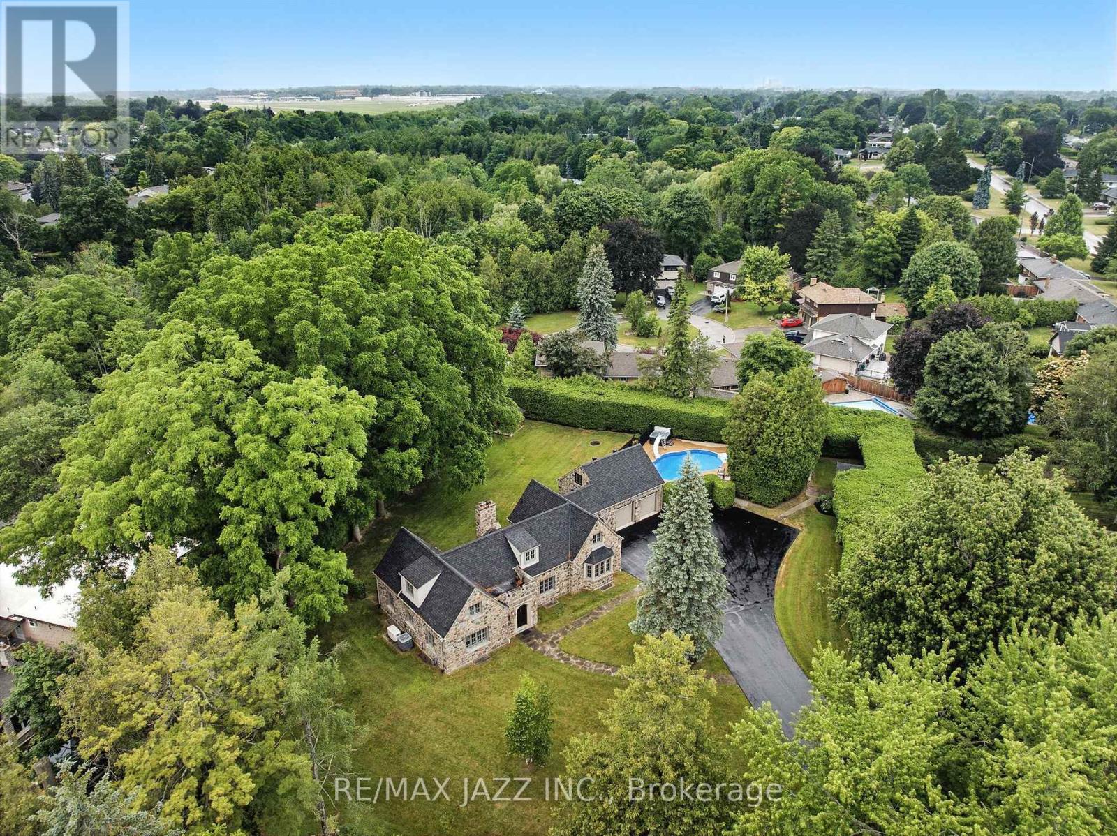 690 Bessborough Dr, Oshawa, ON L1G 4H2