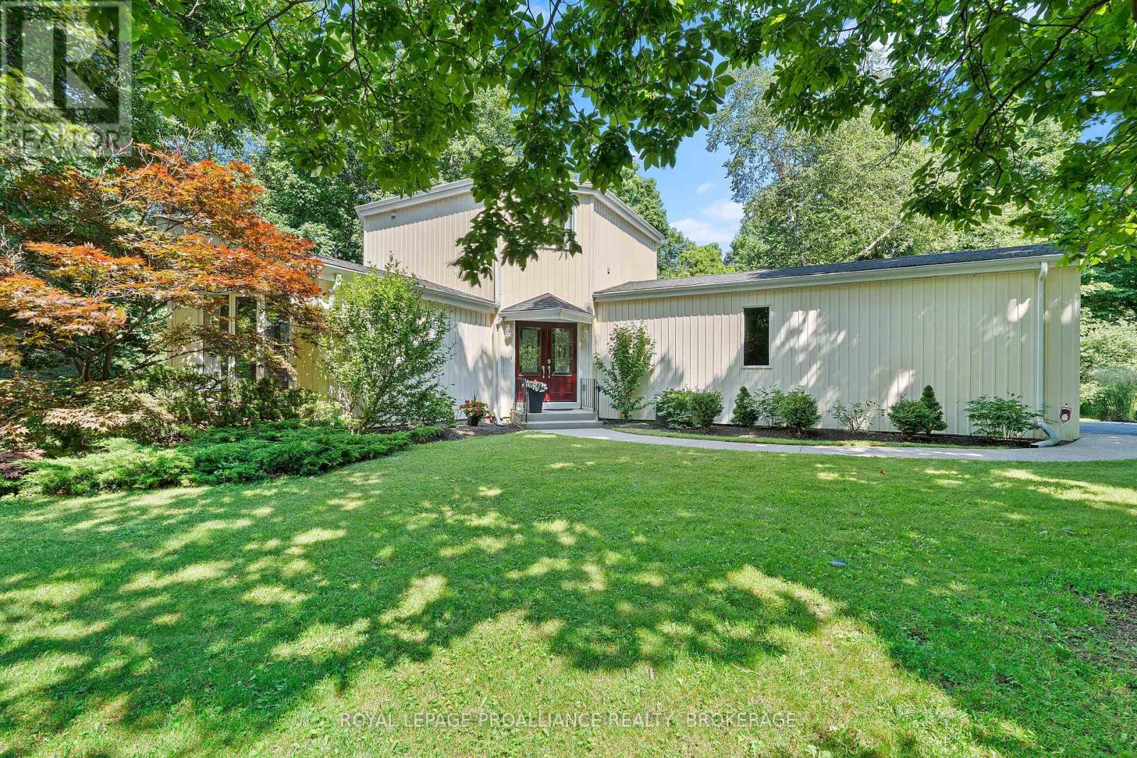 5 Wilmot St, Kingston, ON K7L 4V1