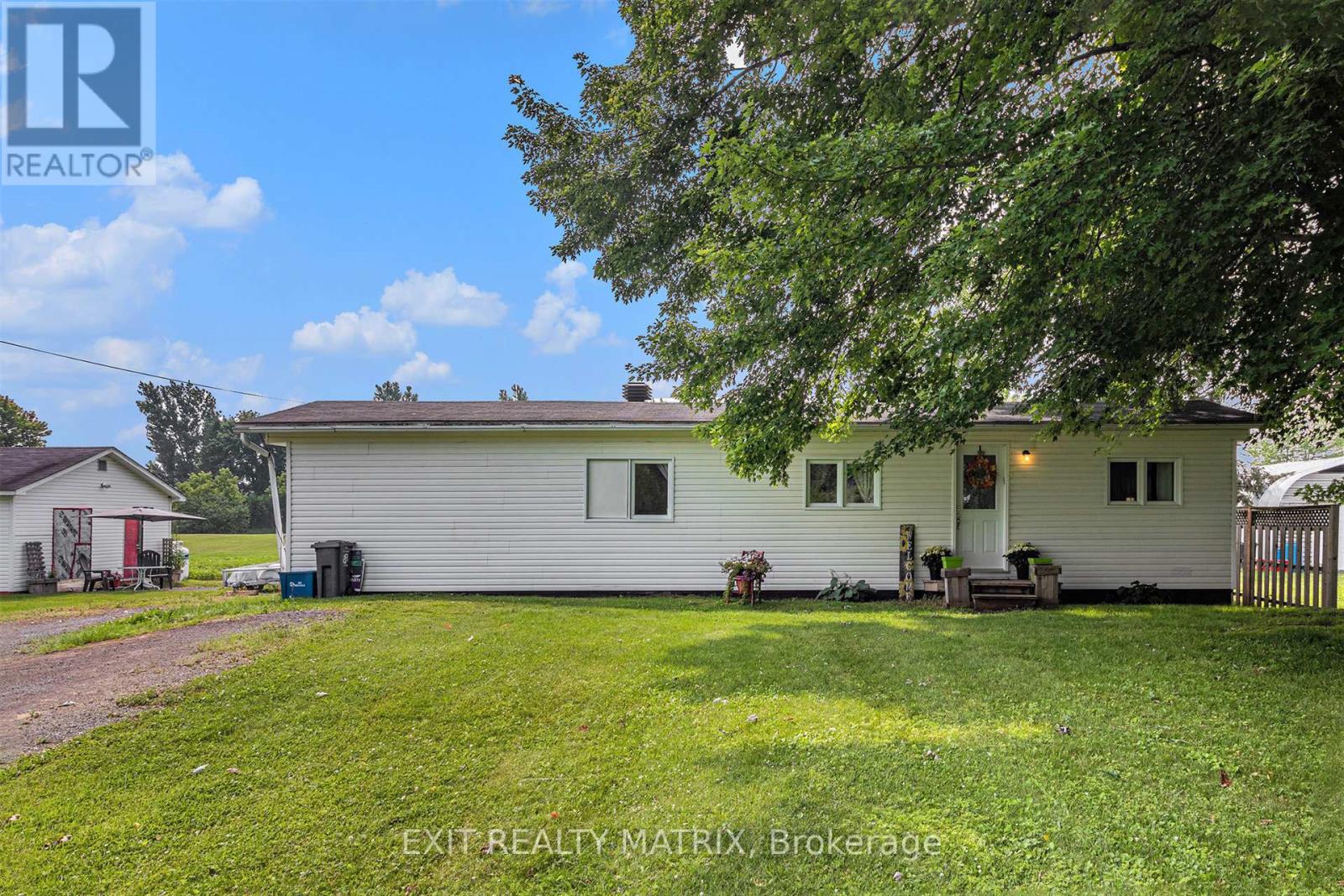 870 Concession 1 Rd, Alfred and Plantagenet, ON K0B 1L0