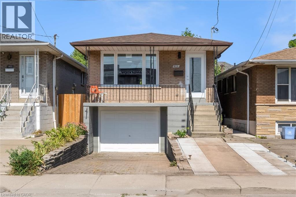 1965 Brampton St, Hamilton, ON L8H 3S6
