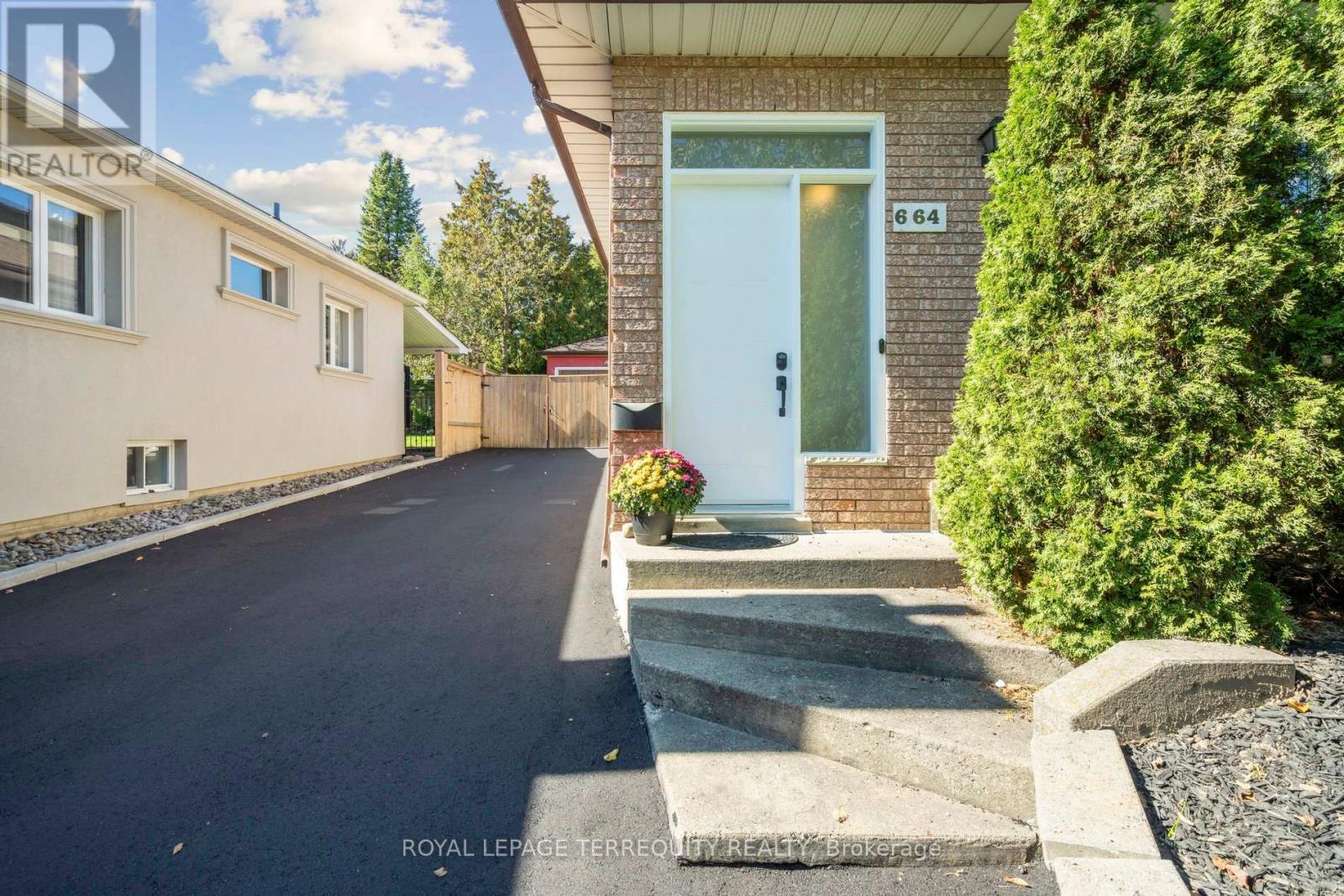664 Scarlett Ave, Toronto Humber Heights, ON M9P 2T1