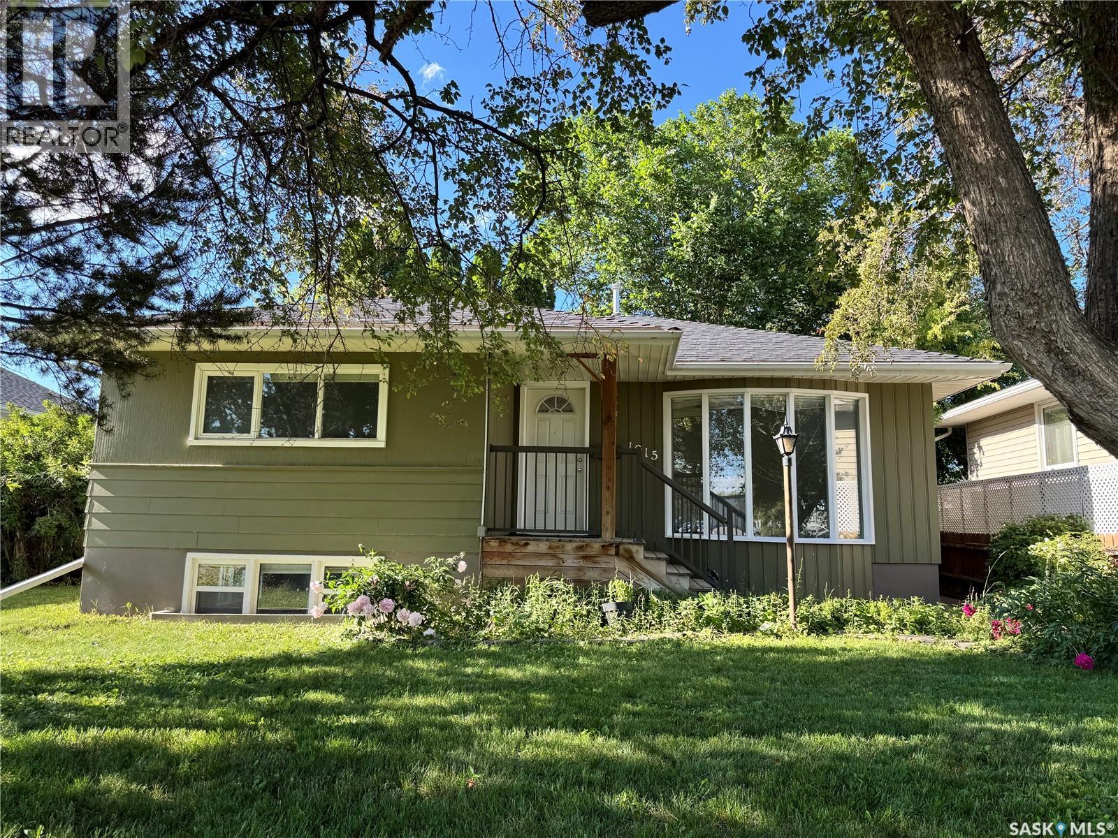 1015 Taylor St E, Saskatoon, SK S7H 1W4