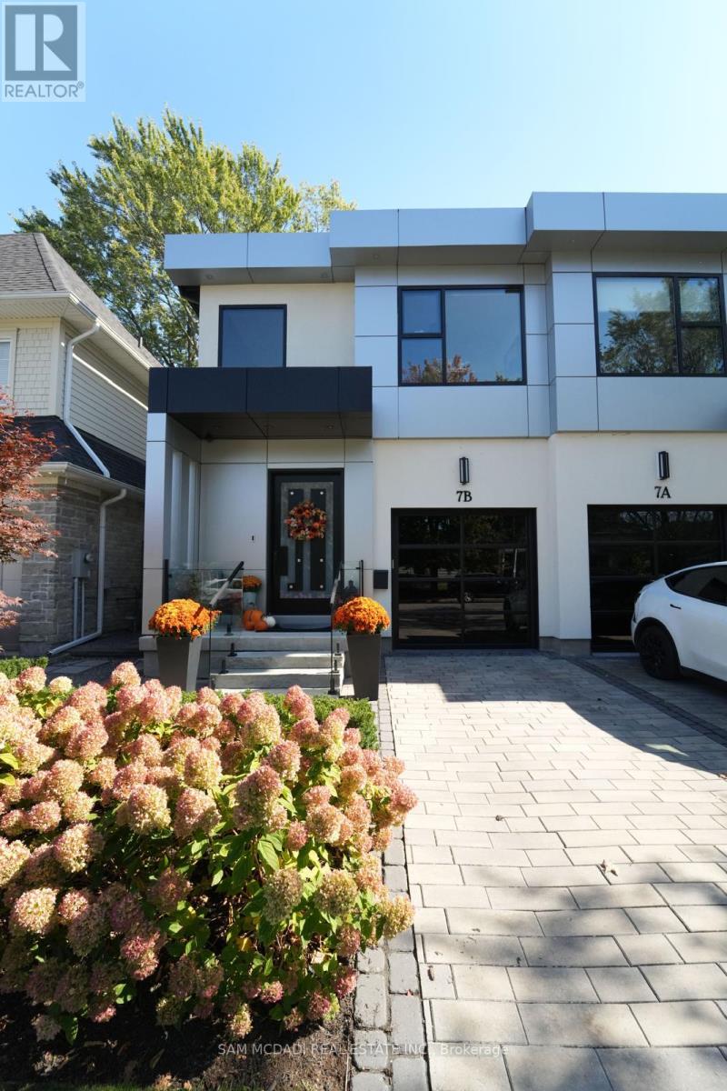 7 Iroquois Ave #b, Mississauga, ON L5G 1M7