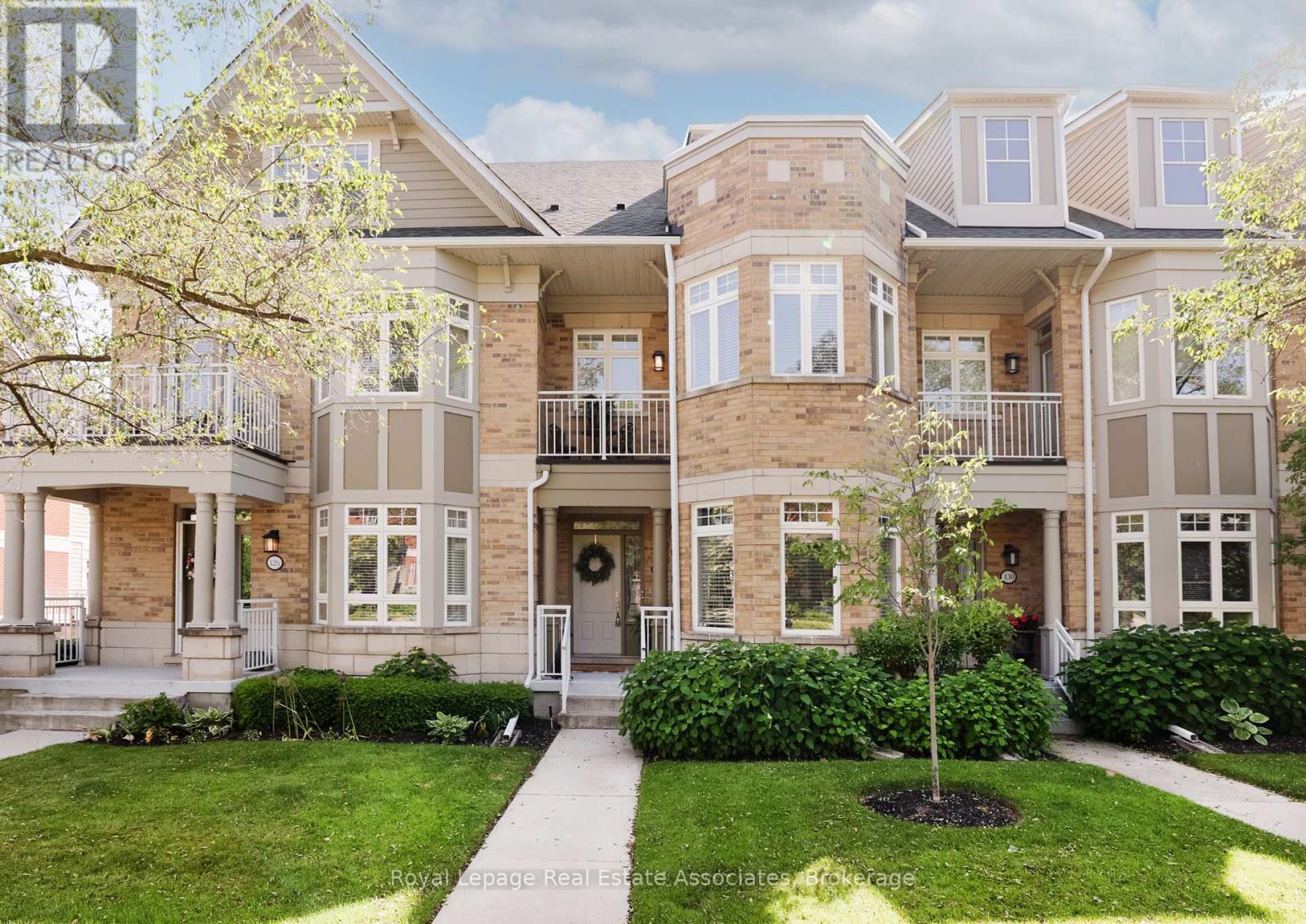 128 St Lawrence Dr, Mississauga, ON L5G 4V1