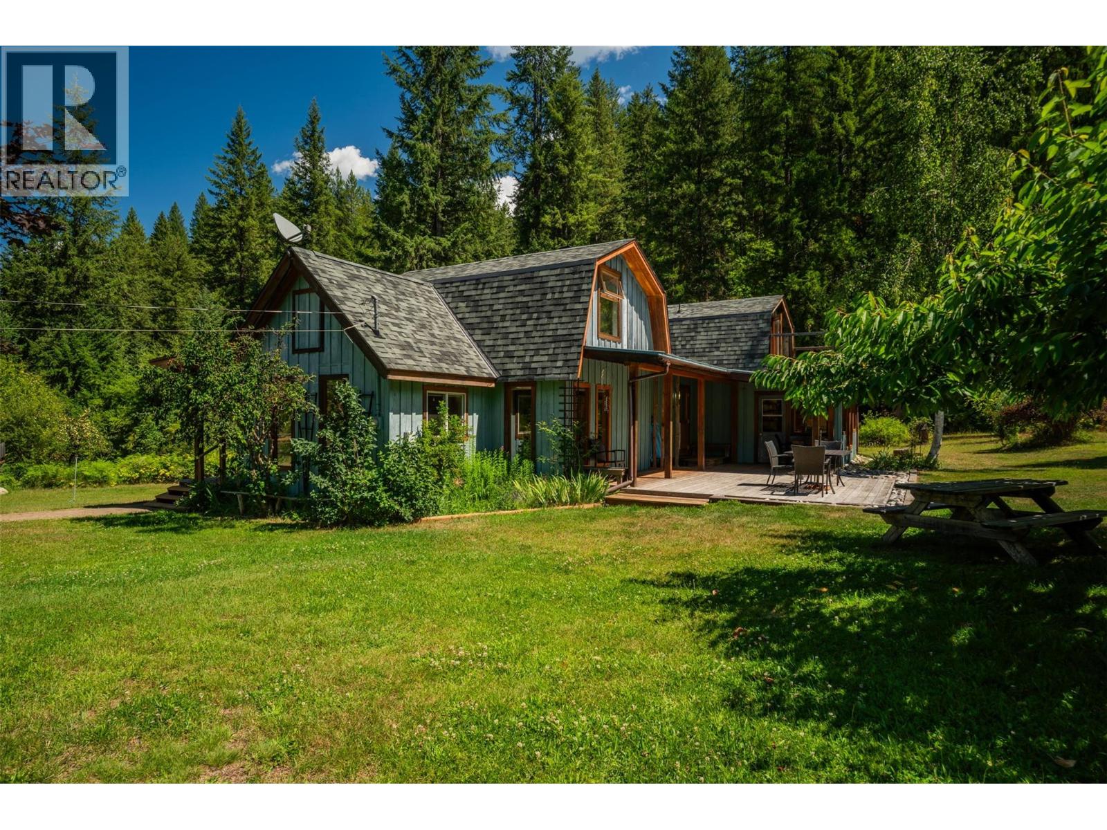 6042 Woodward Rd, Winlaw, BC V0G 2G0