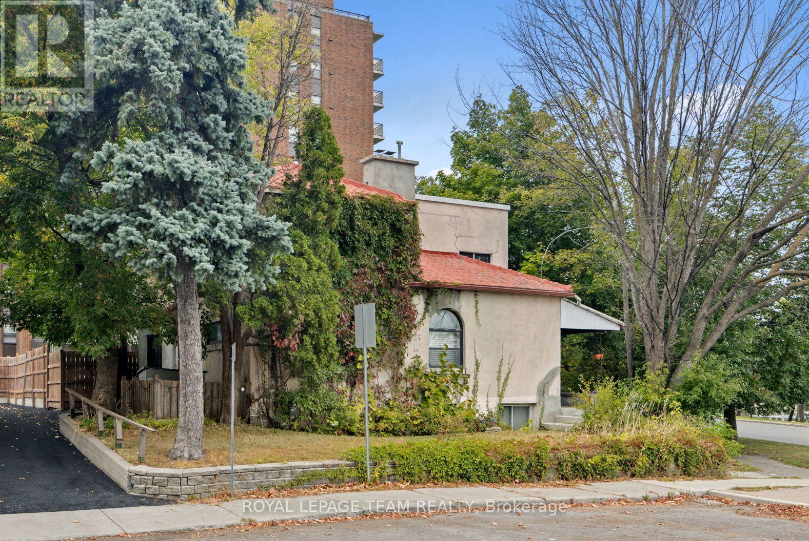 334 Queen Elizabeth Dr, Ottawa, ON K1S 3M8