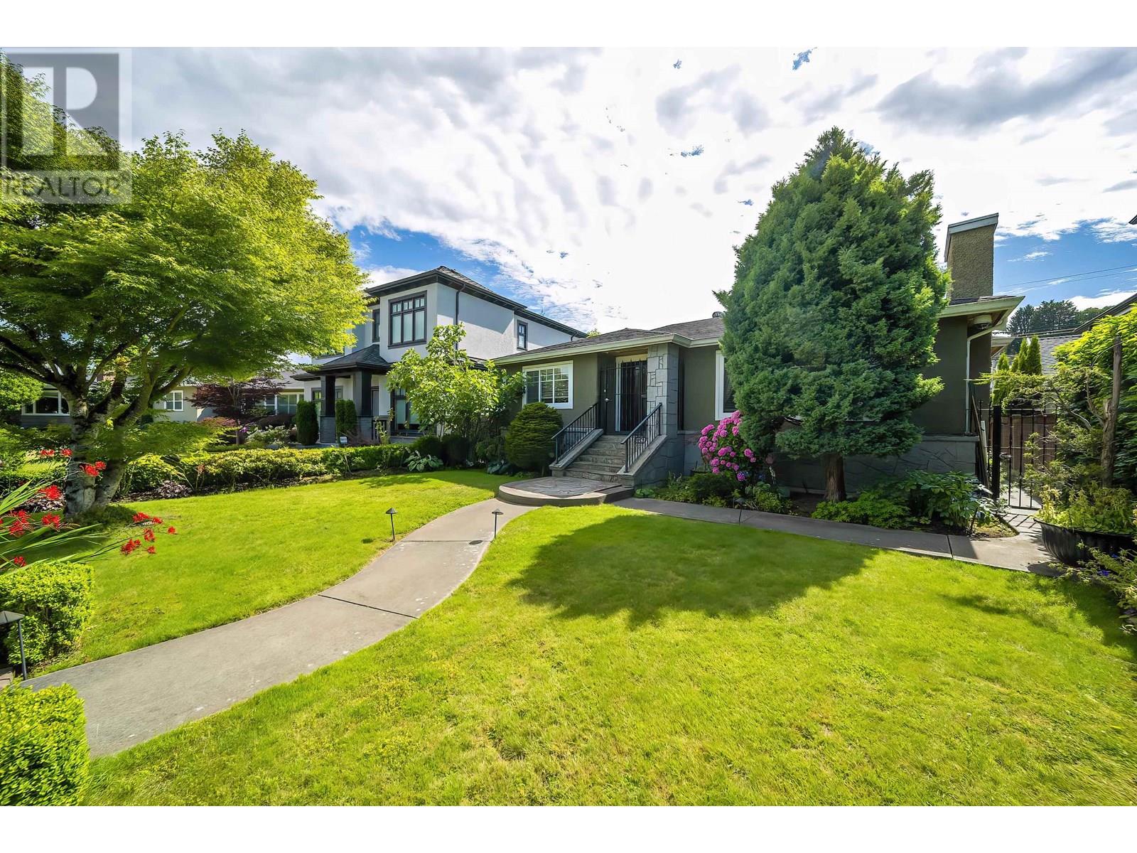 3347 Trutch St, Vancouver, BC V6L 2T3