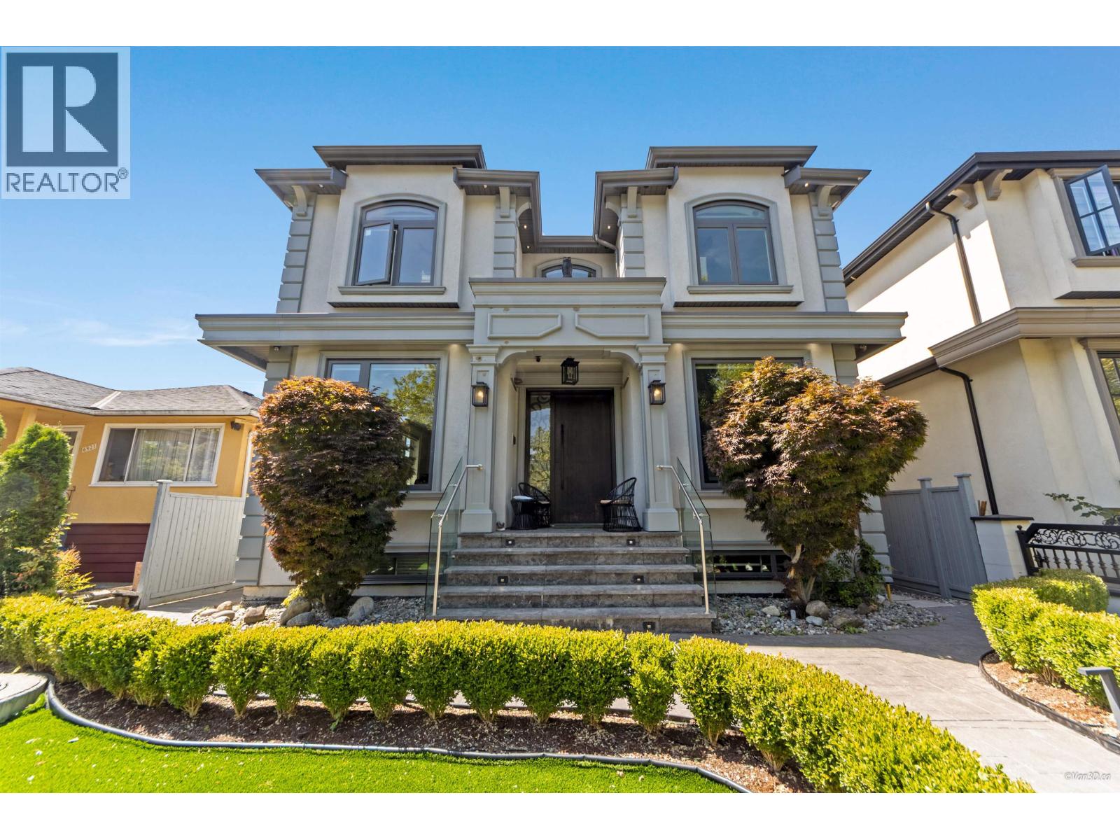 6913 Argyle St, Vancouver, BC V5P 3K7
