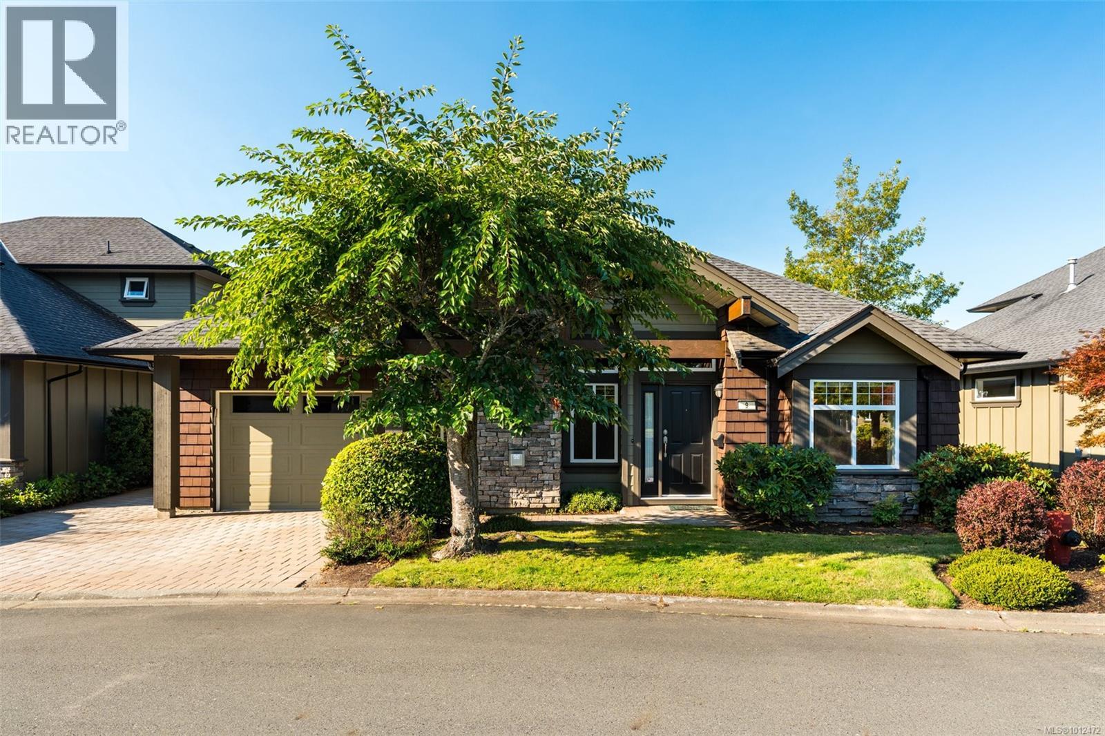 2229 Graduation Pl Unit 9 Pl, Saanich, BC V8N 6W3