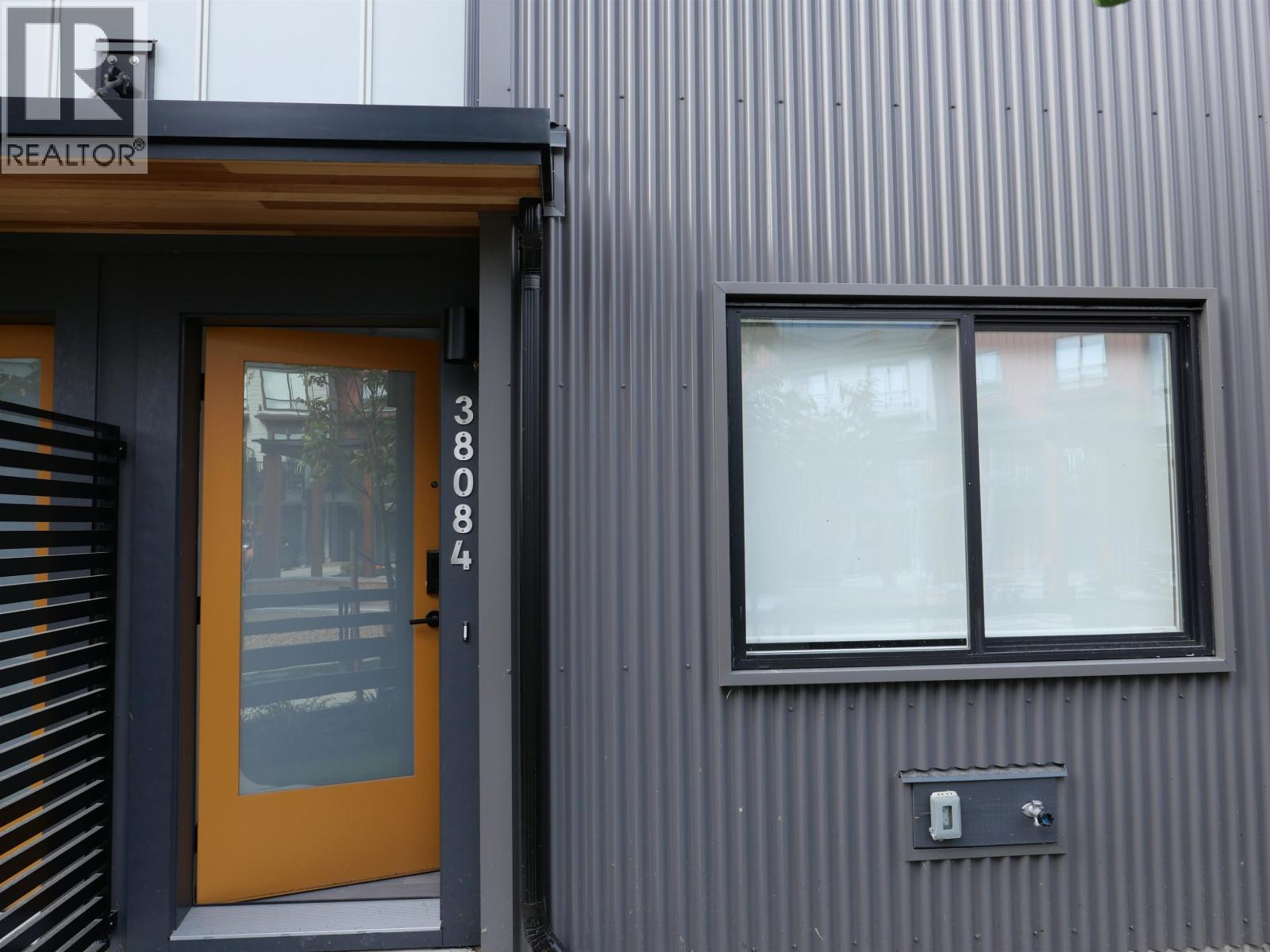 38084 Helm Way, Squamish, BC V8B 1E6