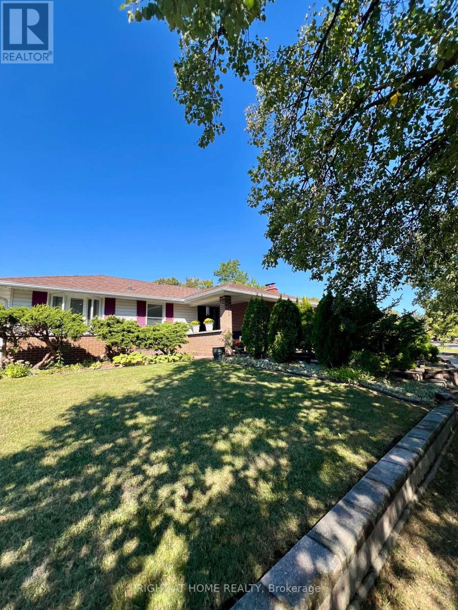2 Richbourne Ct, Toronto, ON M1T 1T6