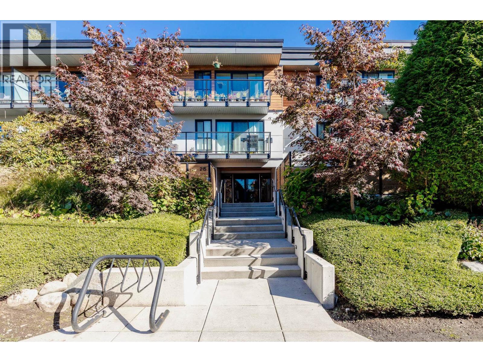 215 Mowat Street #213, New Westminster, BC V3M 4P1