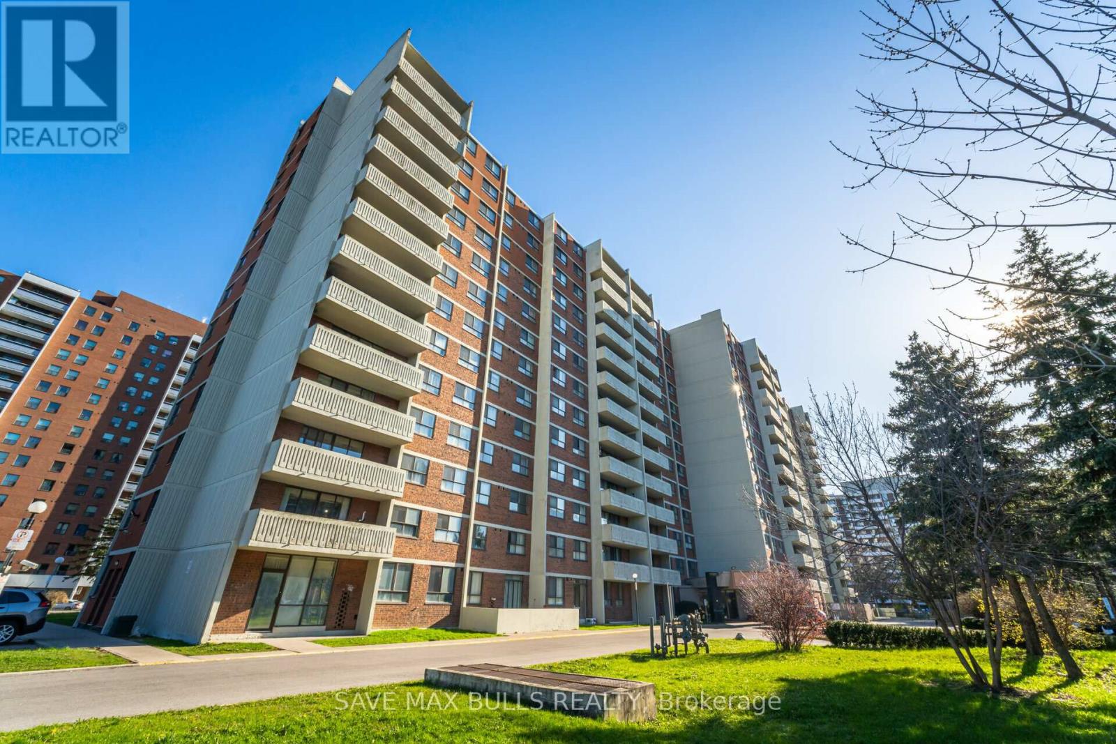 907 10 Stonehill Ct, Toronto, ON M1W 2X8