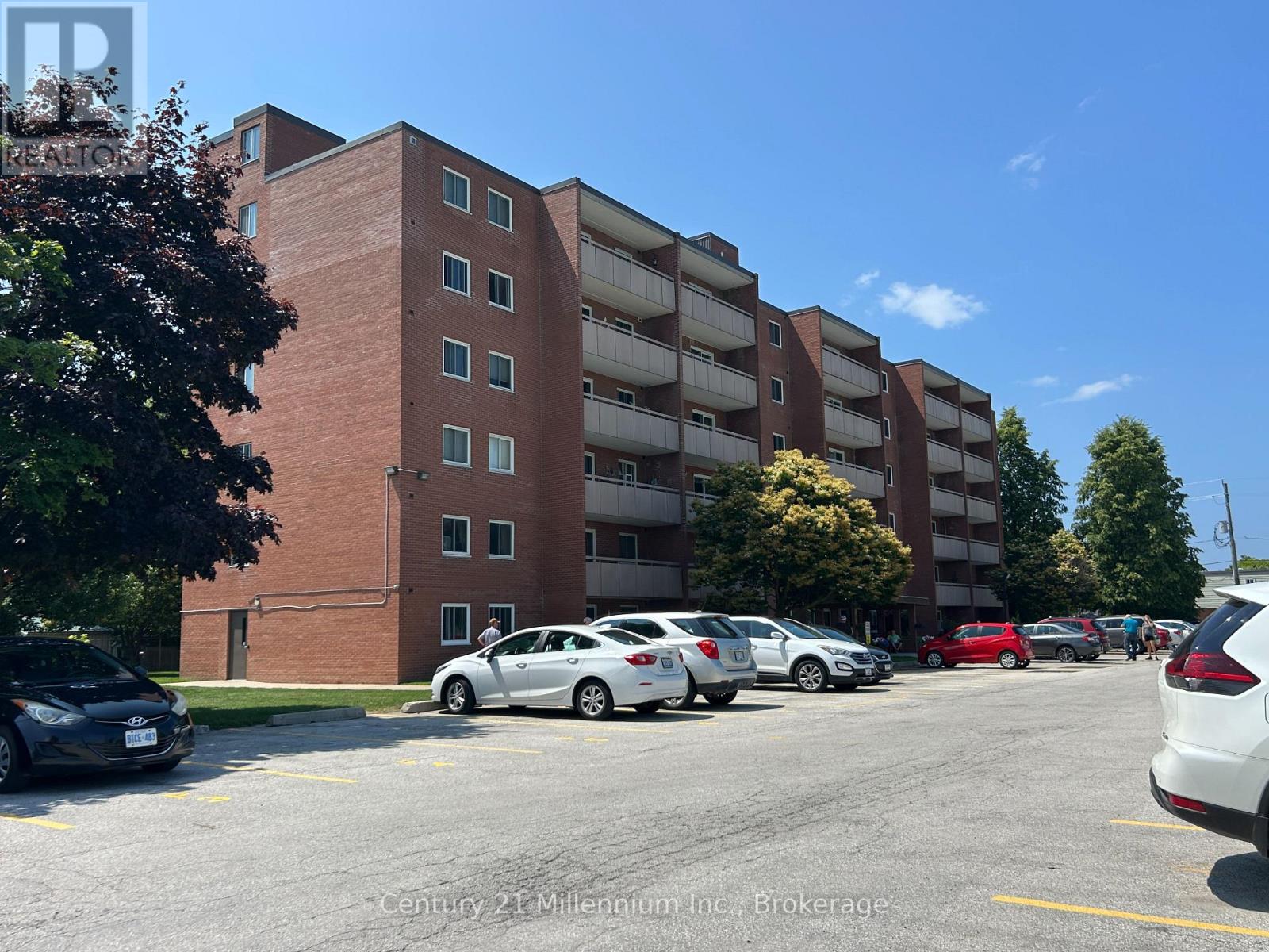 202 460 Ontario St, Collingwood, ON L9Y 4E5