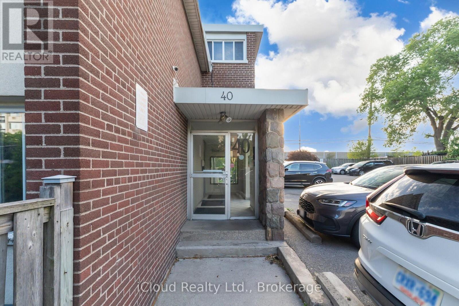 10 40 Rabbit Ln, Toronto, ON M9B 5S6