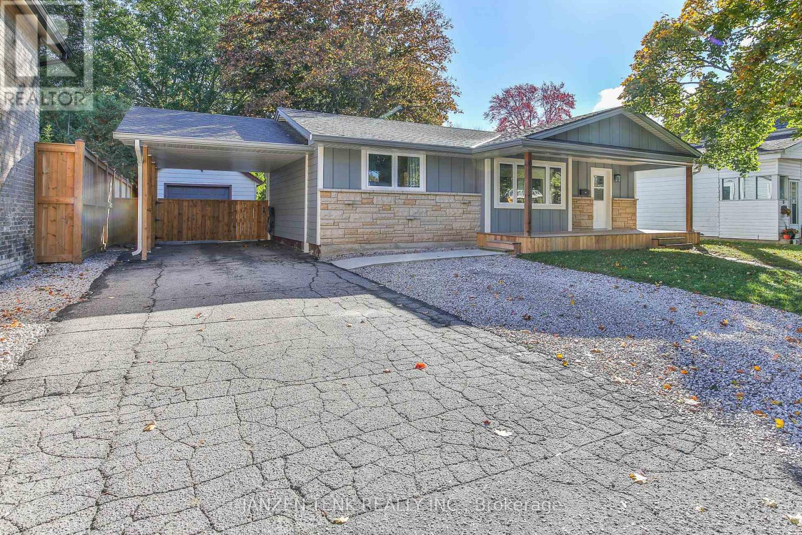 93 Centre St St, Aylmer, ON N5H 2G6