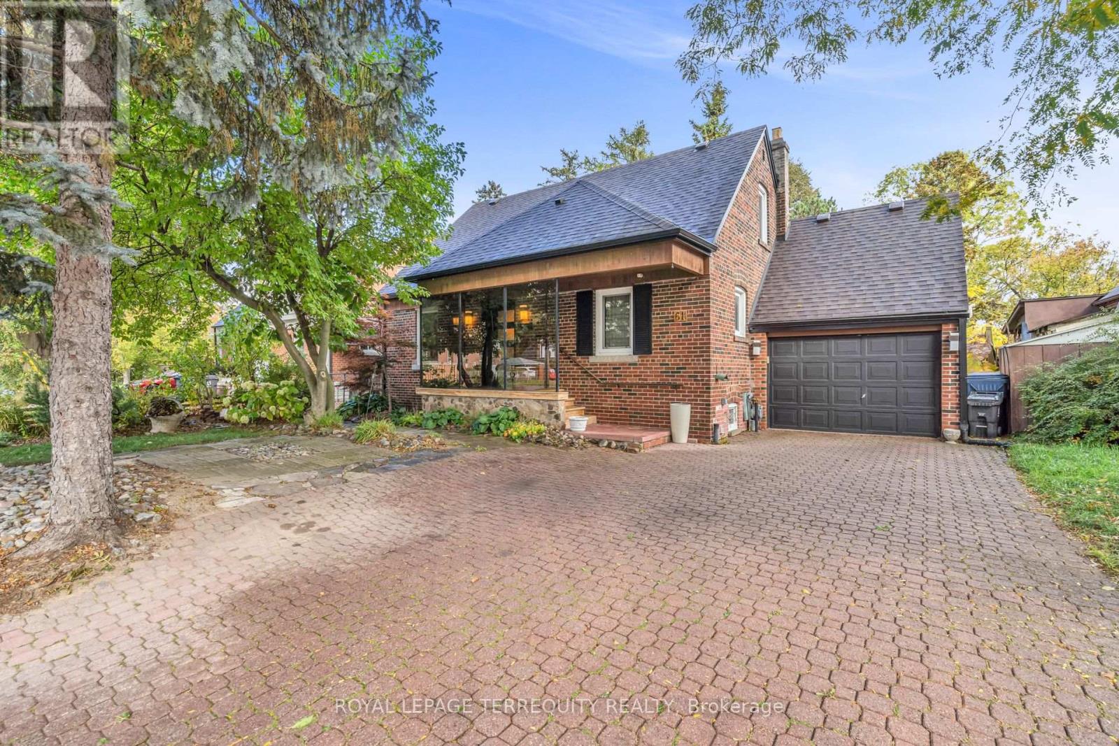 61 Parkchester Rd, Toronto, ON M6M 2S1