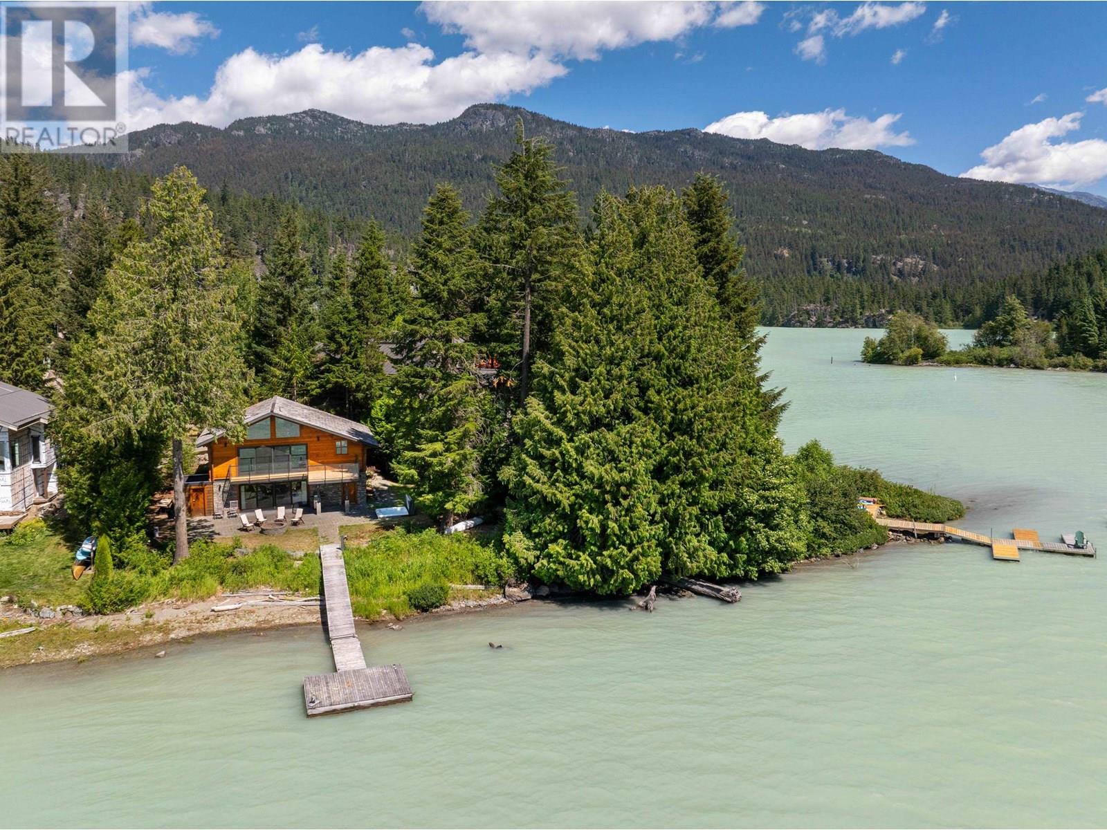 9249 Lakeshore Dr, Whistler, BC V8E 0G6