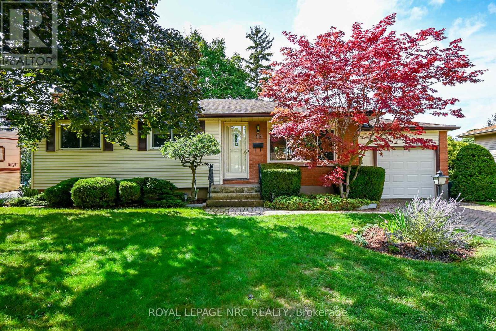 15 Monique Cres, St. Catharines, ON L2M 1S8