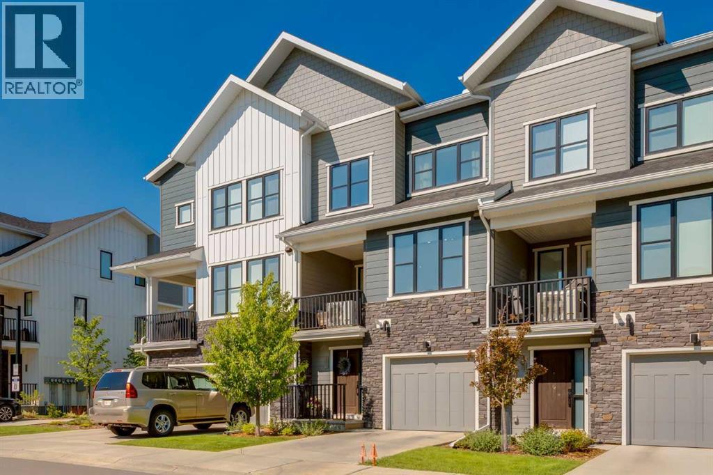 143 Crestridge Common SW, Calgary, AB T3B 6J5