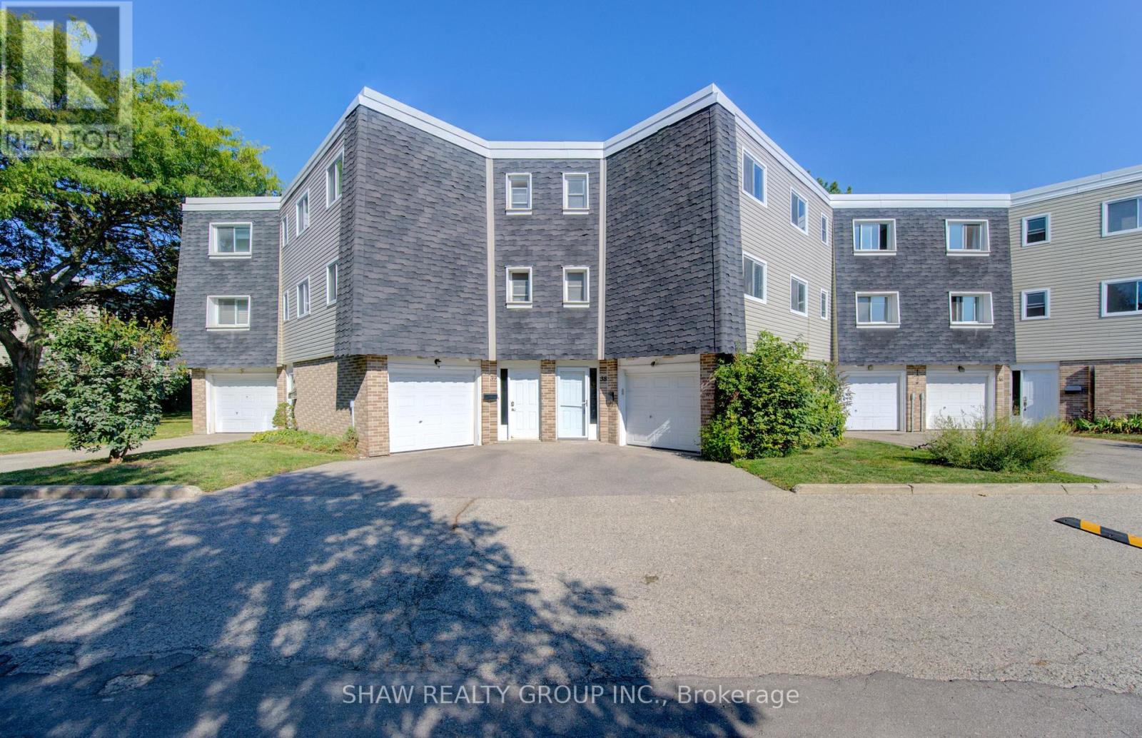 60 Elmsdale Dr, Kitchener, ON N2E 2G4