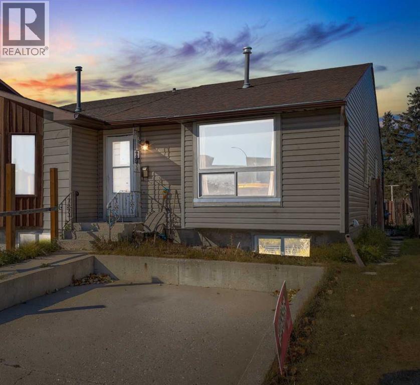7 Castleridge Way NE, Calgary, AB T3J 1P8