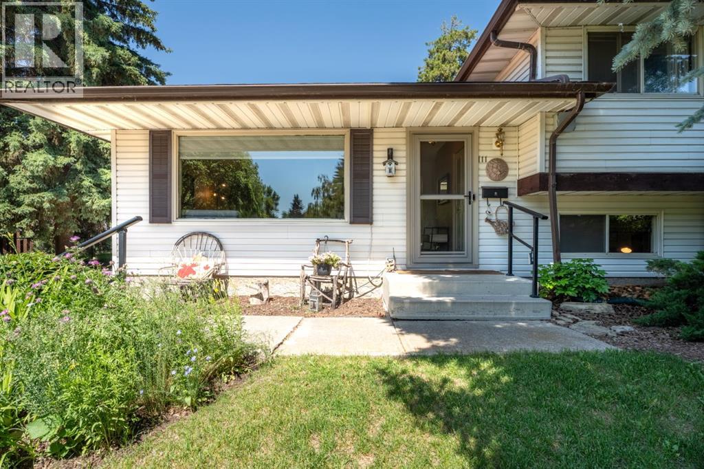 111 Lynnbrook Bay SE, Calgary, AB T2C 1S7