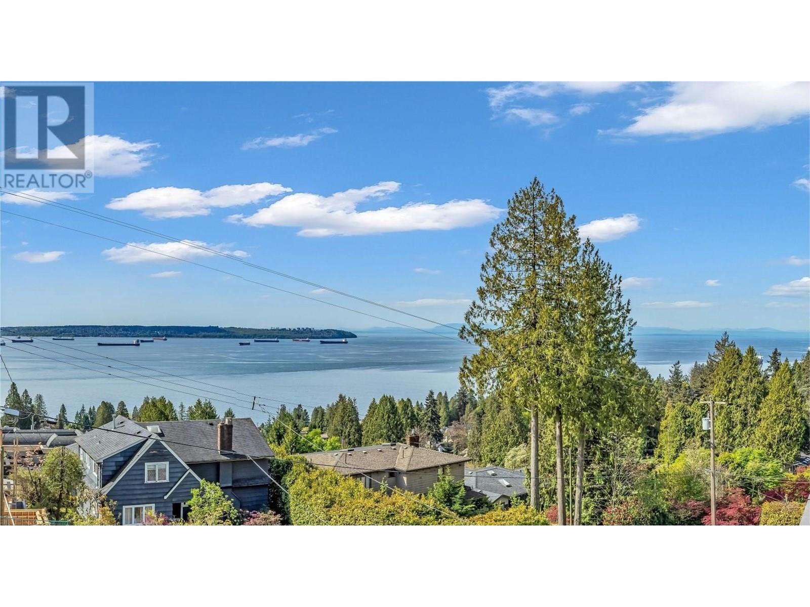 2623 Ottawa Ave, West Vancouver, BC V7V 2T6
