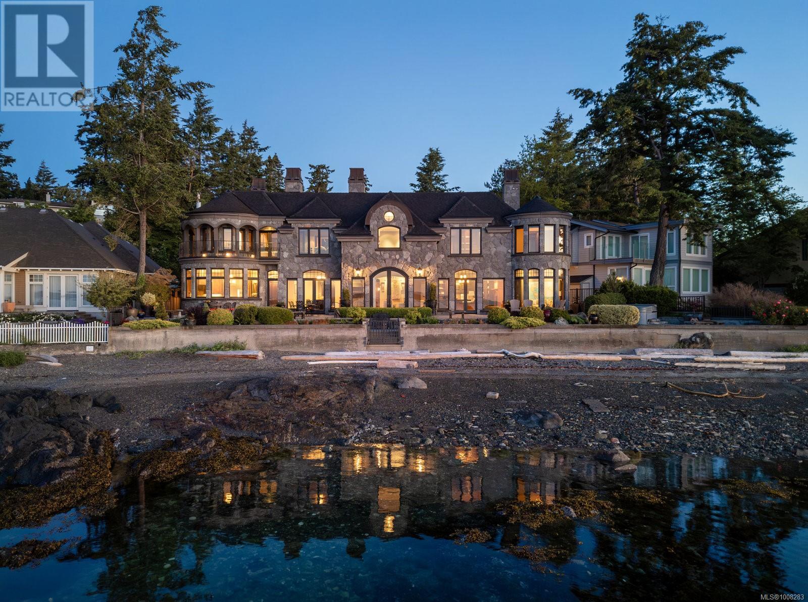 10493 Allbay Rd, Sidney, BC V8L 2P2