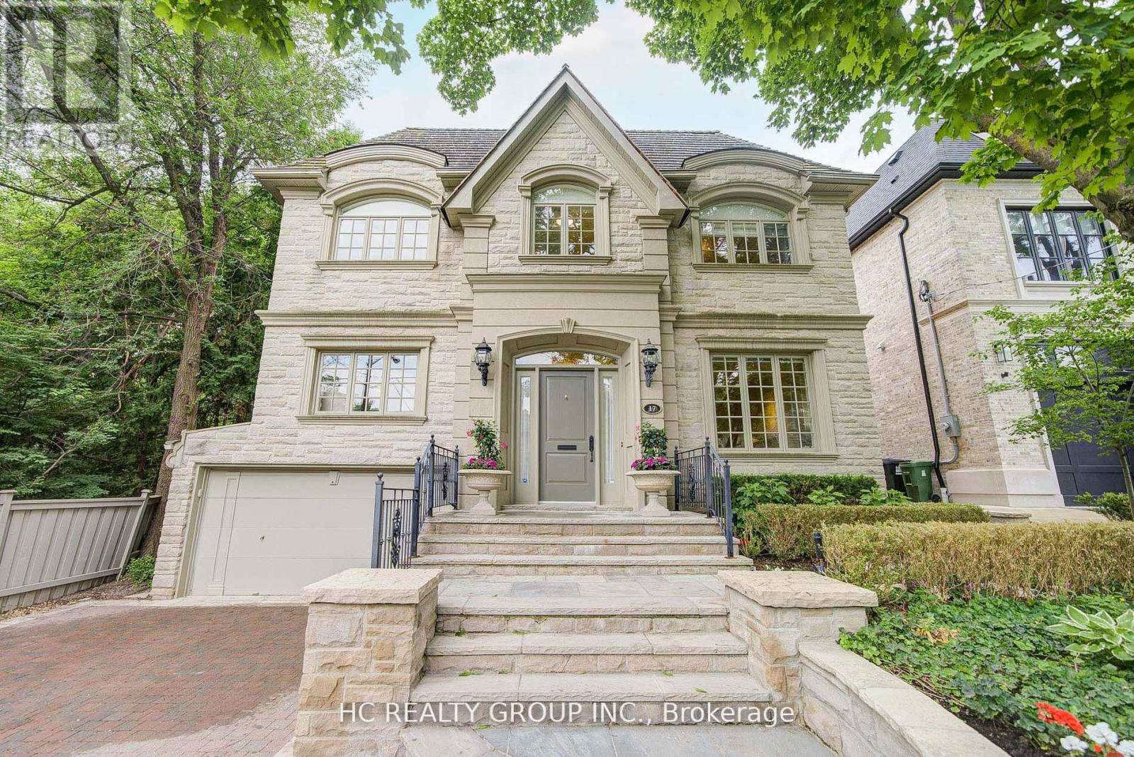 17 Blanchard Rd, Toronto, ON M4N 3M1