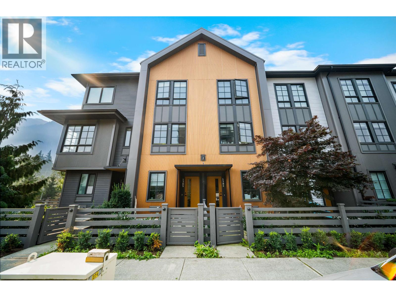 1385 Marinaside Pl, Squamish, BC V8B 1A8