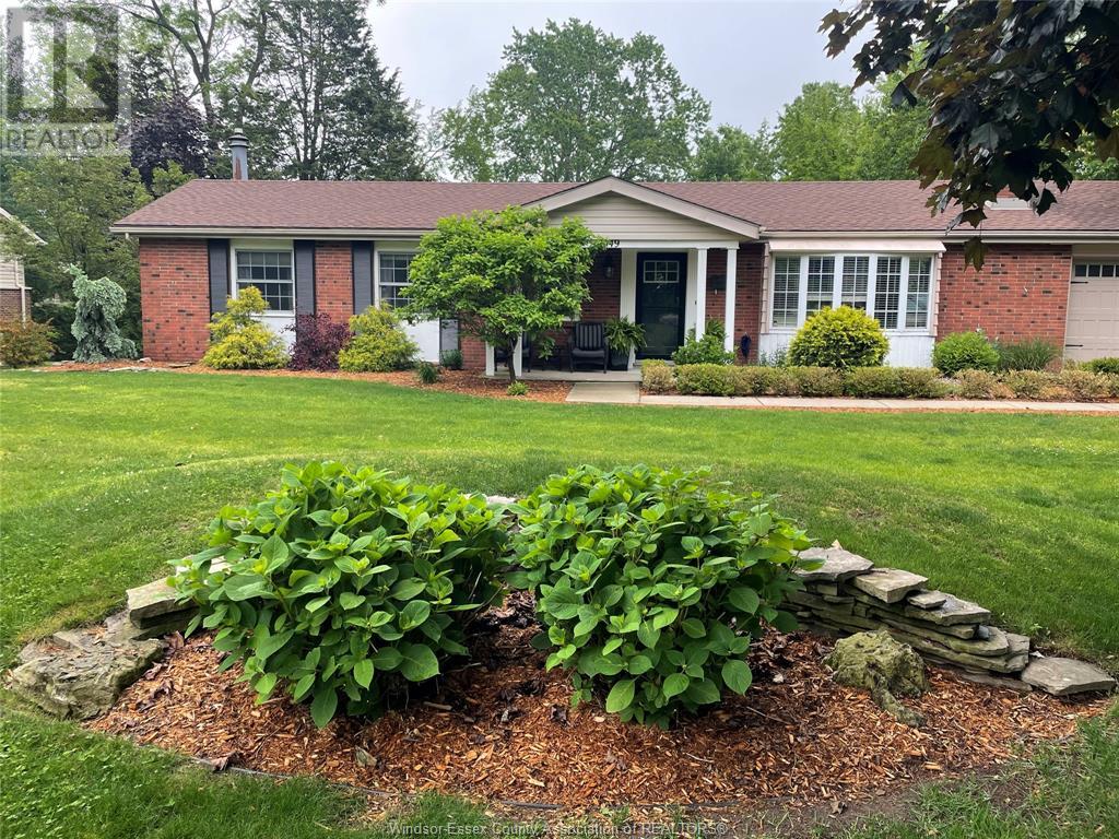 3049 Rowley Park Dr, Kingsville, ON N9Y 2Y2