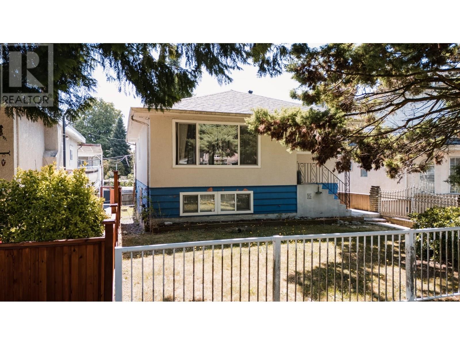 5120 Fairmont St, Vancouver, BC V5R 3V3