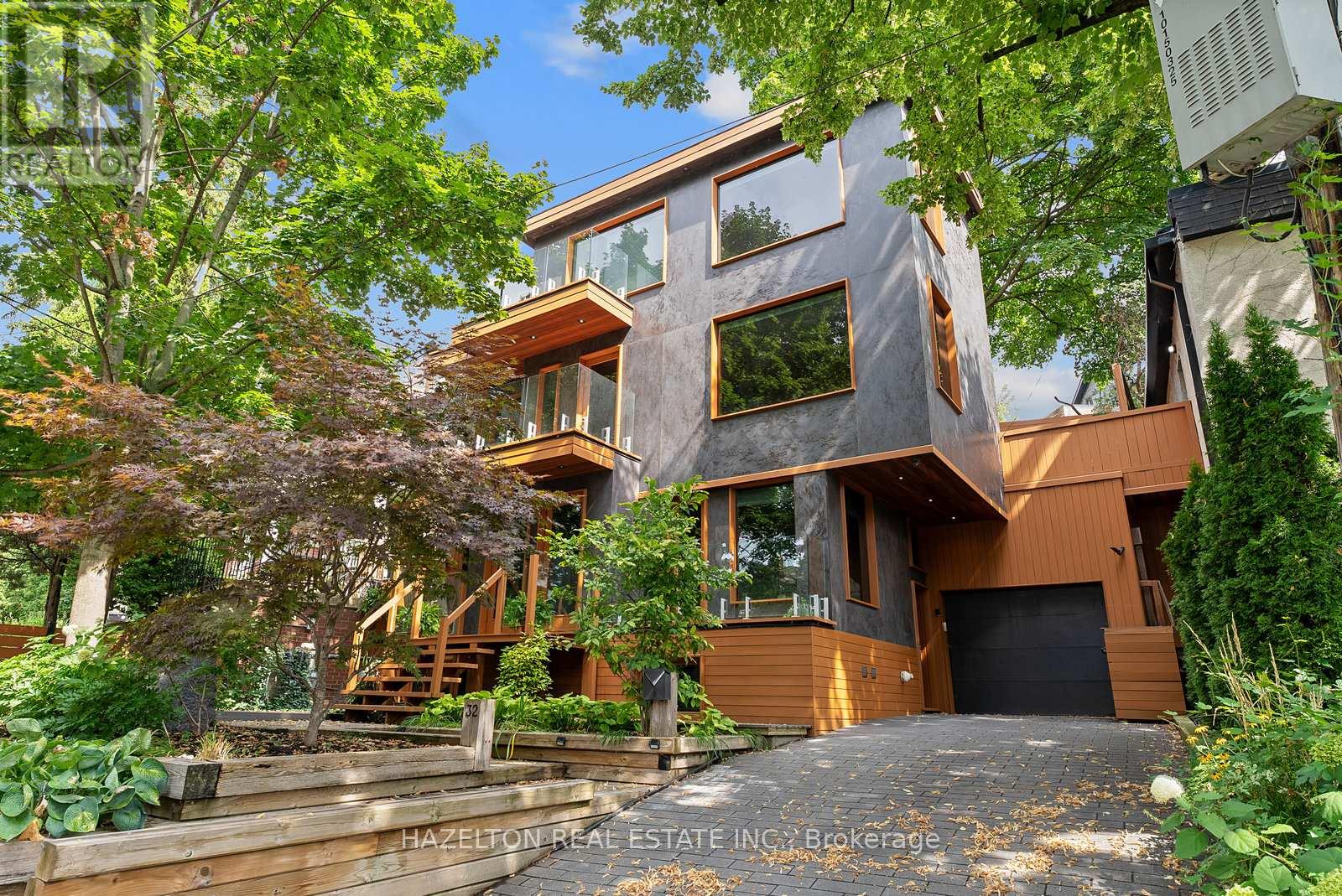 32 Regal Rd, Toronto, ON M6H 2J7