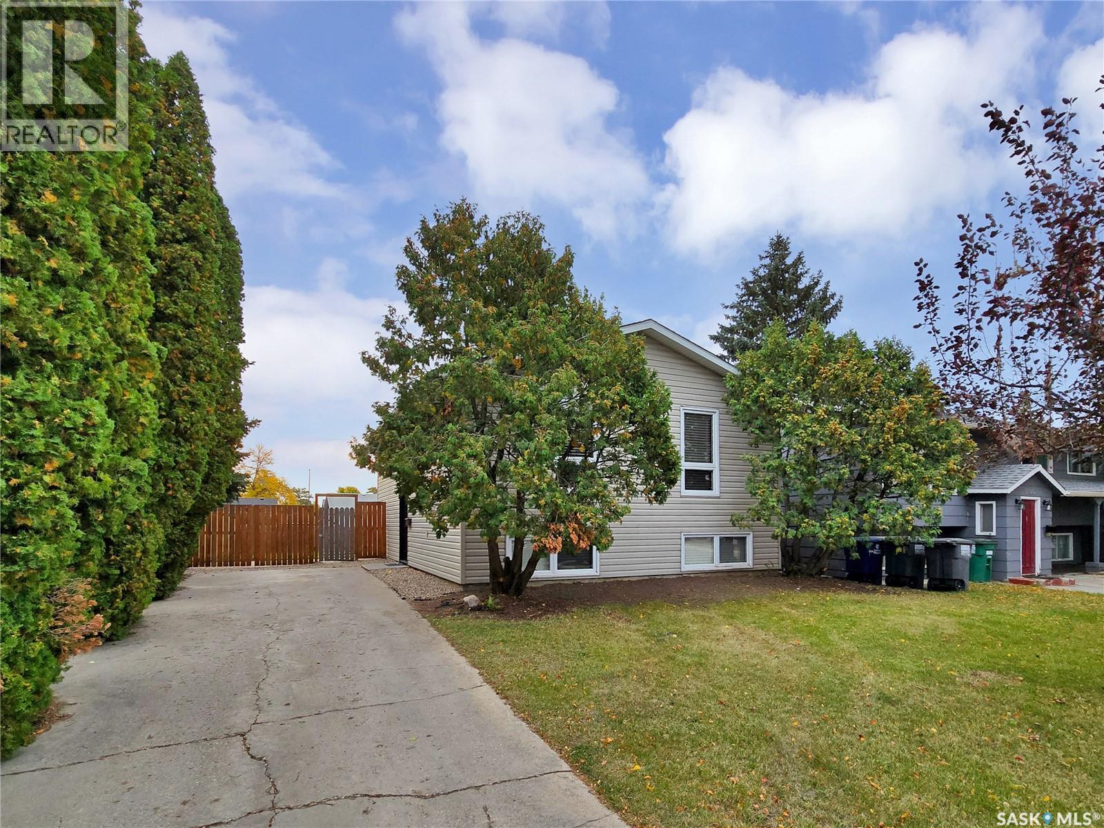 610 Guelph Cres, Saskatoon, SK S7H 4R6