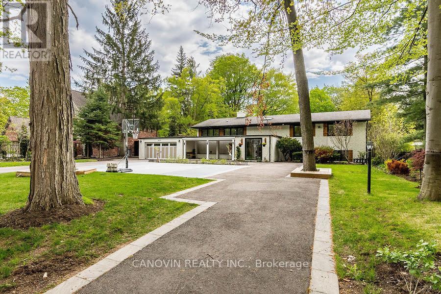2410 Lionheart Cres, Mississauga, ON L5K 1S3