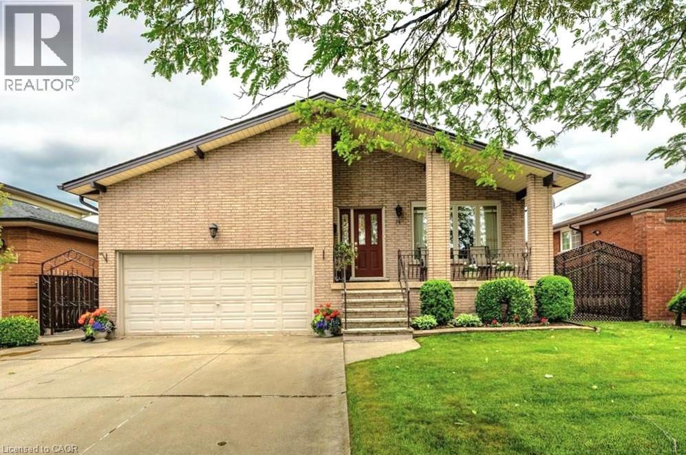 14 Valrose Dr, Stoney Creek, ON L8E 3T4