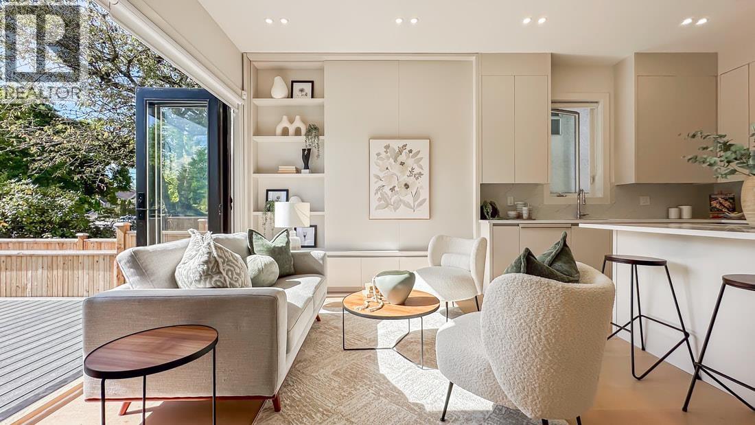 2919 Charles St, Vancouver, BC V5K 3B1