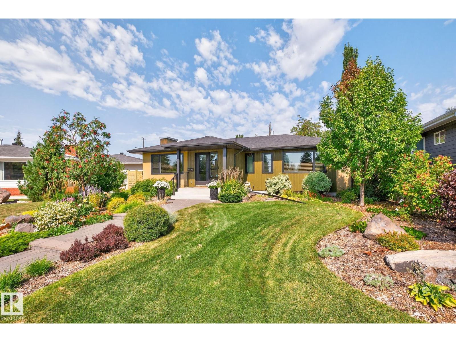 49 Av Nw Unit 11424, Edmonton, AB T6H 0G8