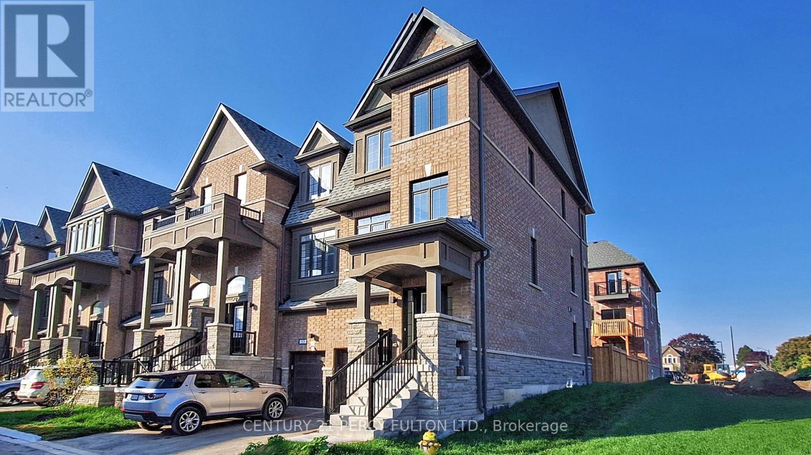 31 Selfridge Way, Whitby Downtown Whitby, ON L1N 0N9