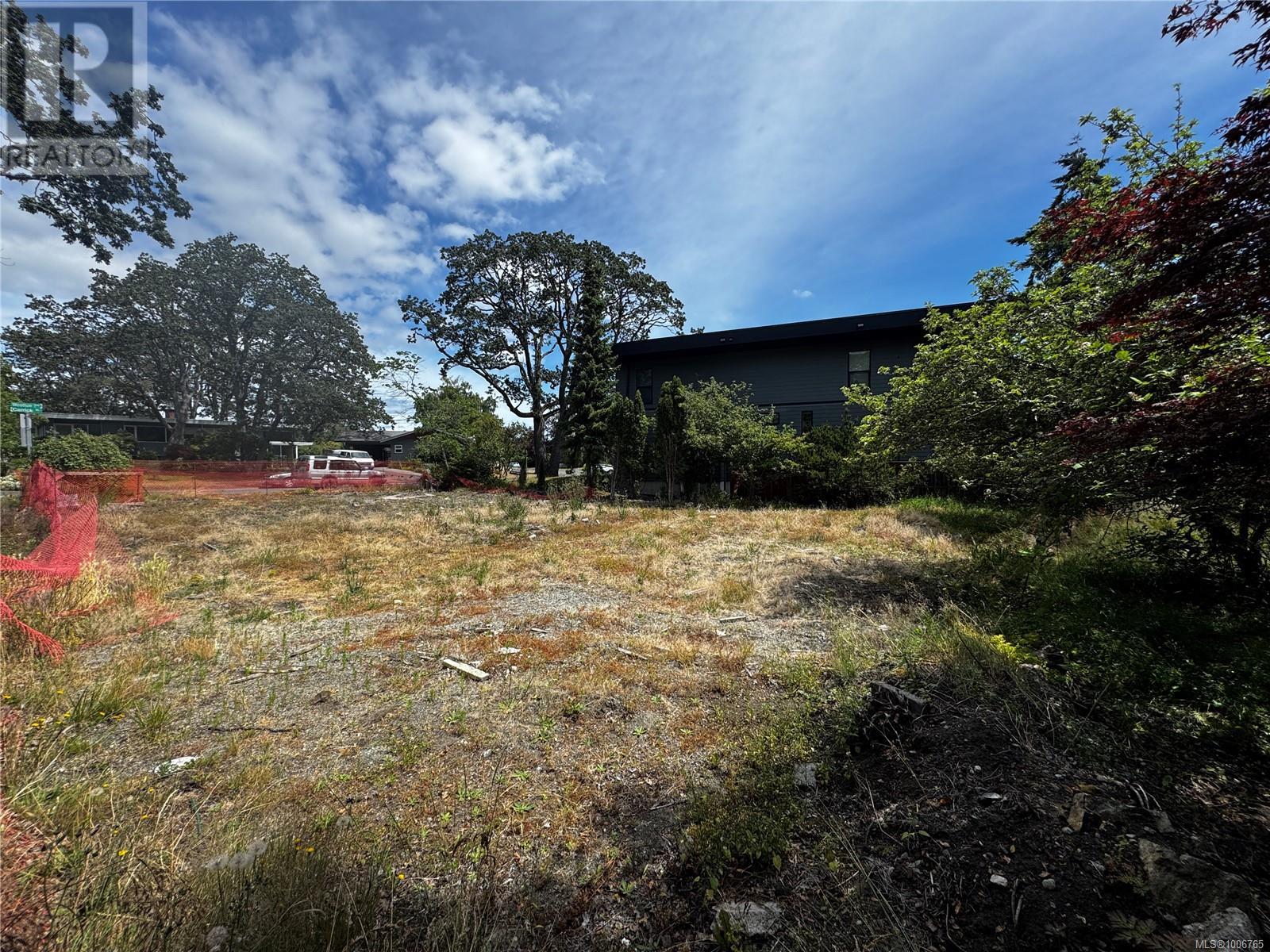 2501 Wootton Cres, Oak Bay, BC V8R 5M7