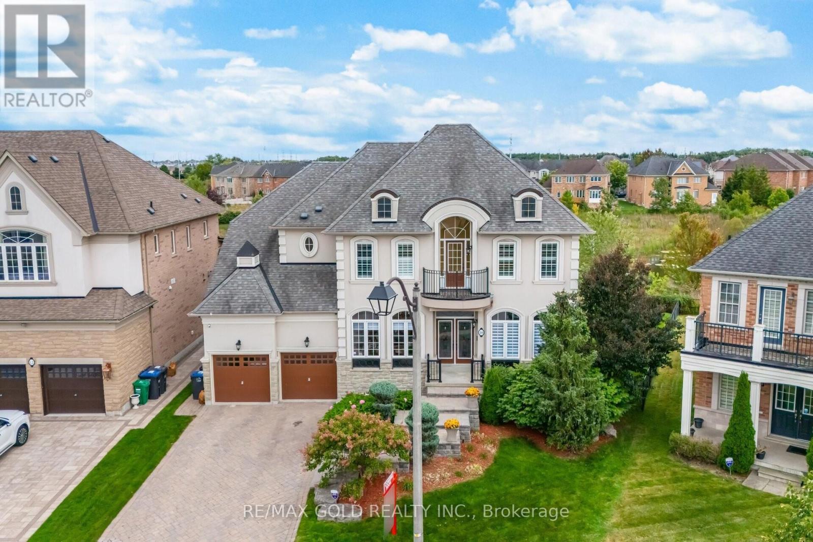 10 Vissini Way, Brampton, ON L6P 2W2
