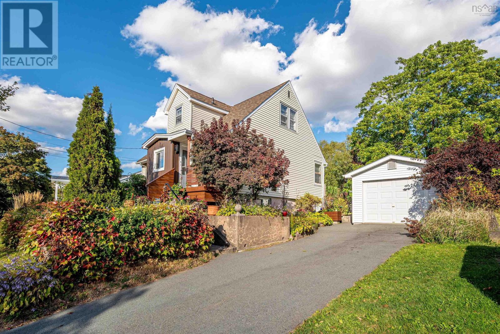 3821 Basinview Dr, Halifax, NS B3K 5A2
