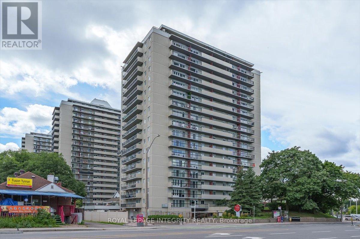109 158a Mcarthur Ave, Ottawa, ON K1L 7E7