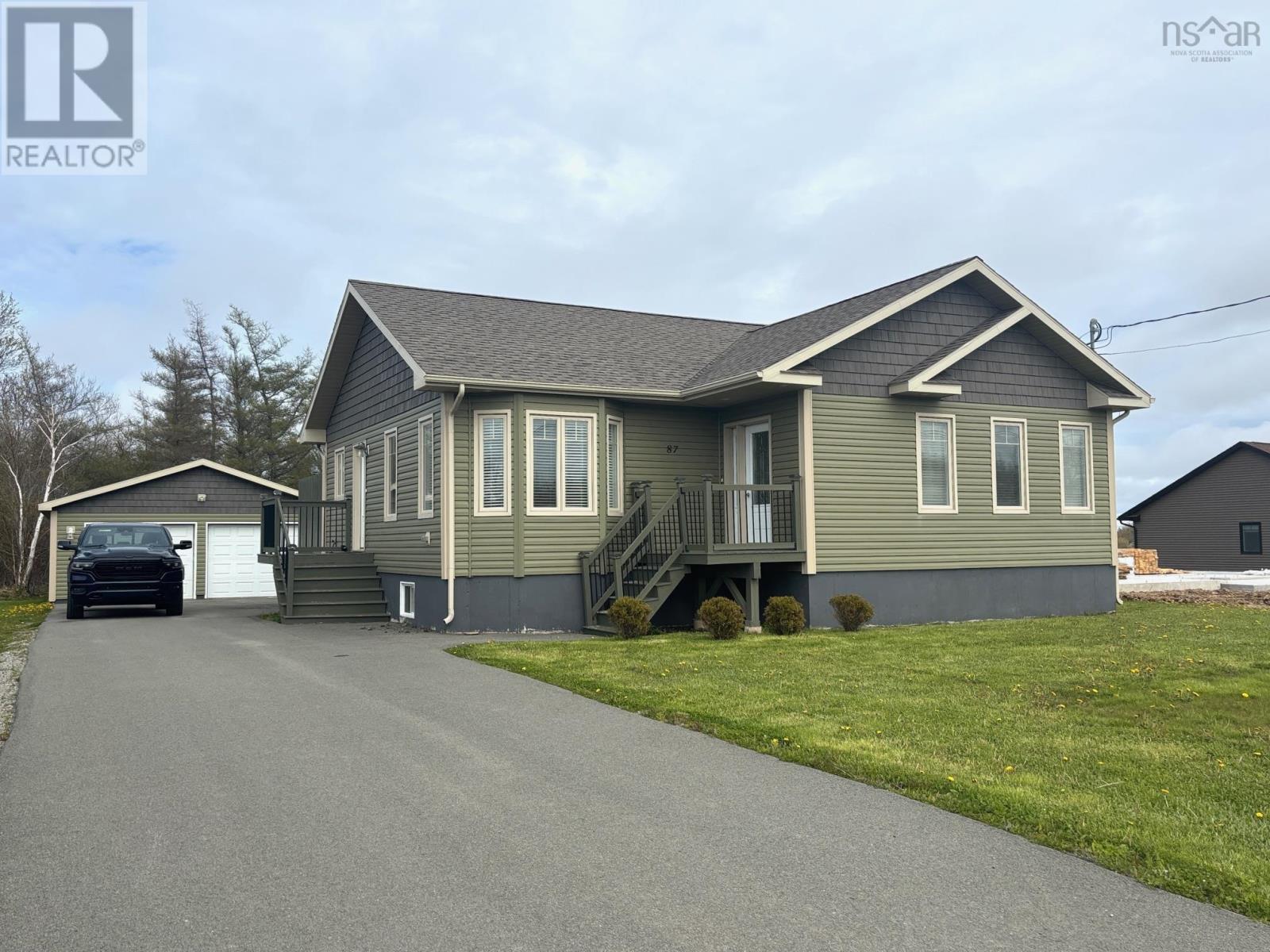 87 Maplewood Dr, Glace Bay, NS B1A 0B3