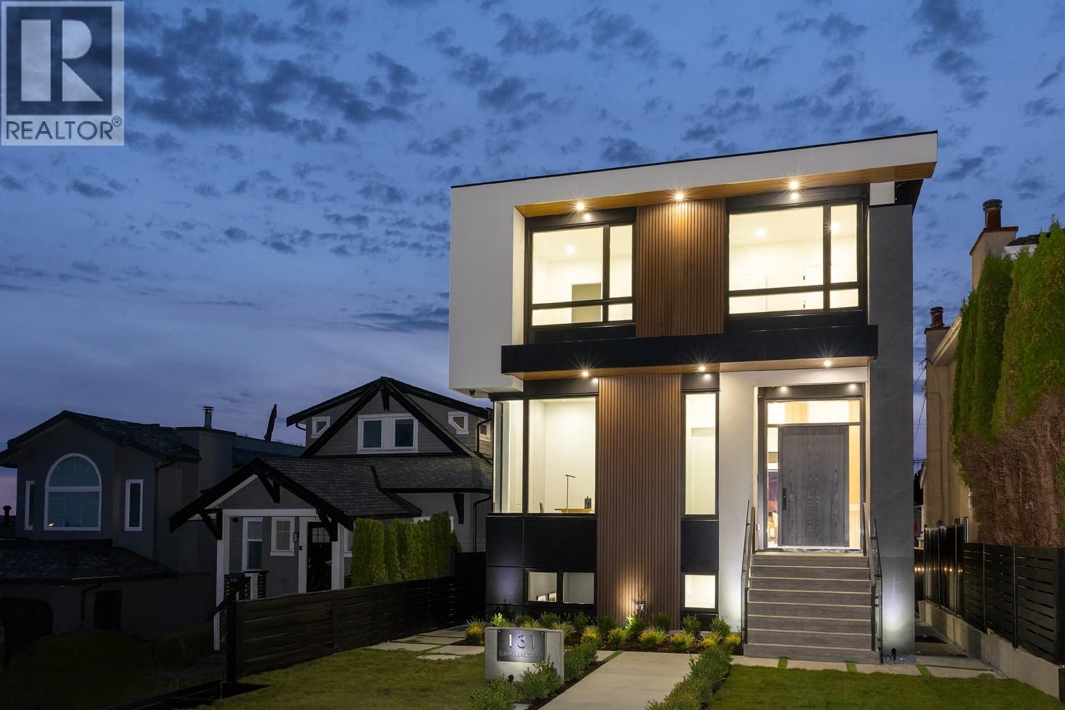 131 Grosvenor Ave, Burnaby, BC V5B 3N7
