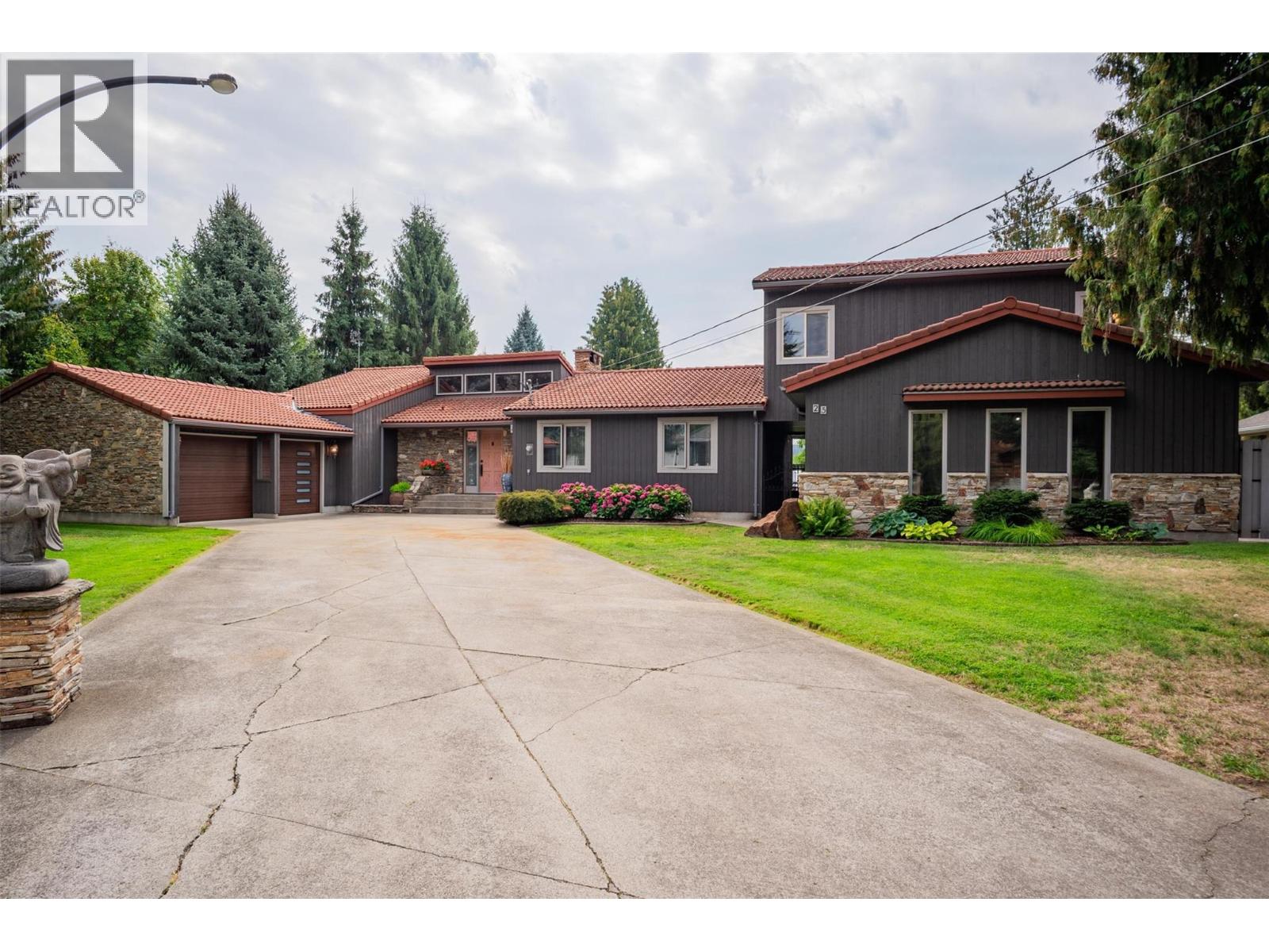 25 Wilson Rd, Christina Lake, BC V0H 1E0