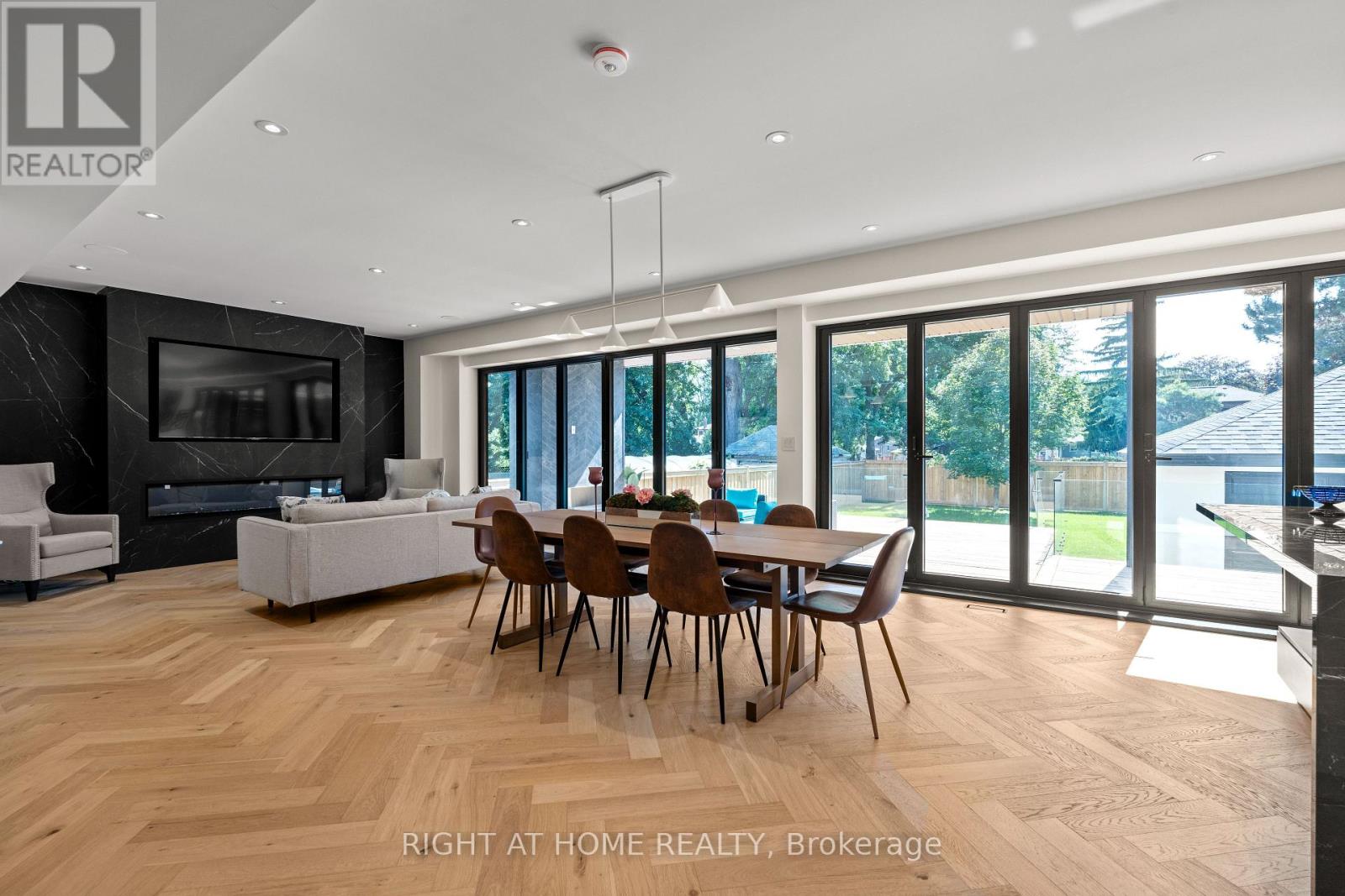 1560 Asgard Dr, Mississauga, ON L5E 2B9