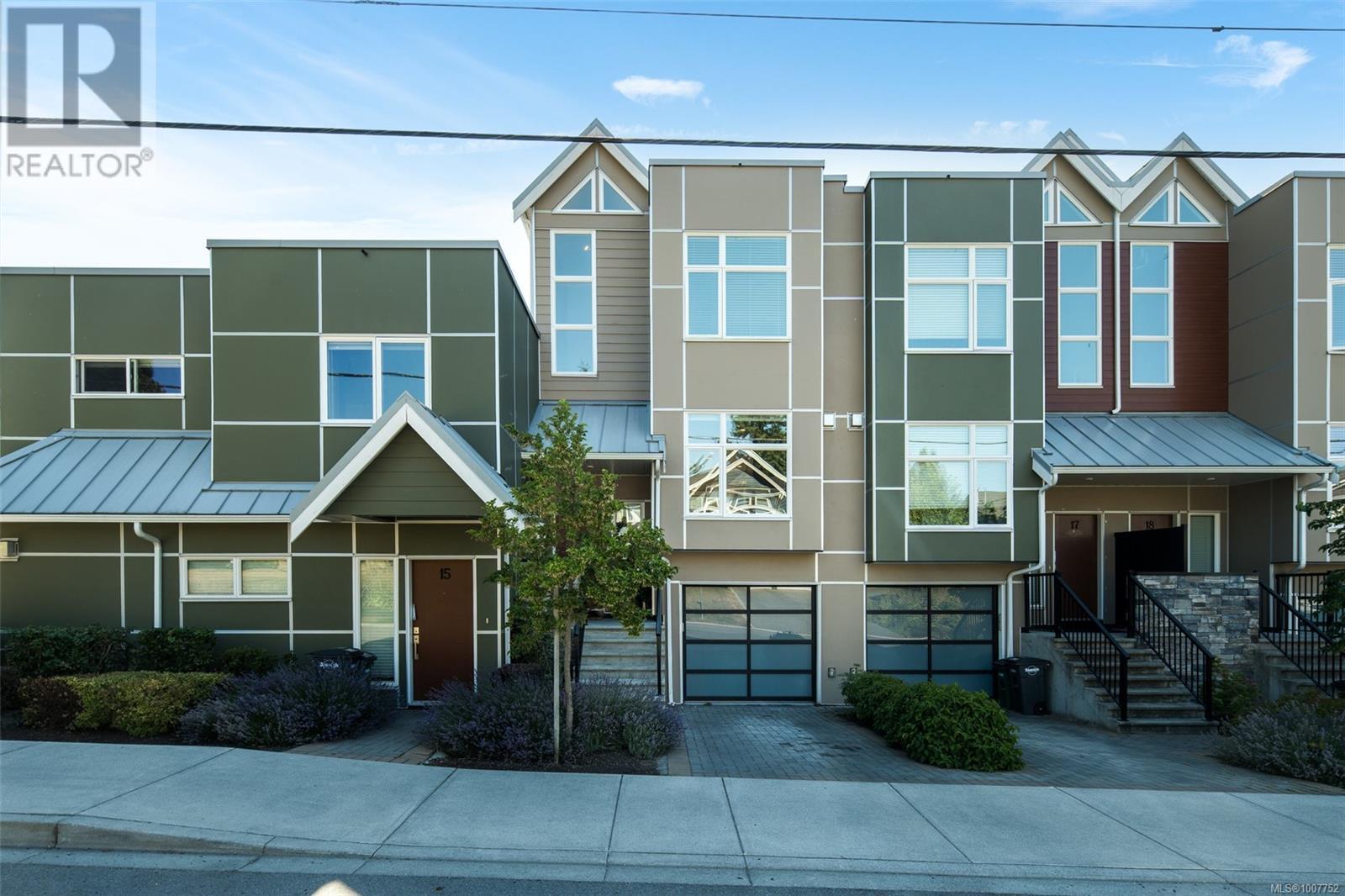 4355 Viewmont Ave Unit 16 Ave, Saanich, BC V8Z 5K8
