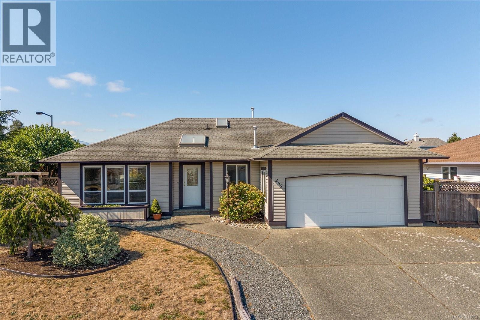 255 Strawberry Cres, Parksville, BC V9P 2W7